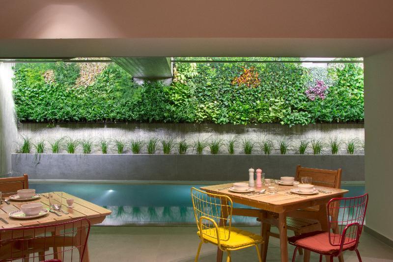 Coco-Mat Athens Jumelle Hotel Екстериор снимка A living wall in a restaurant