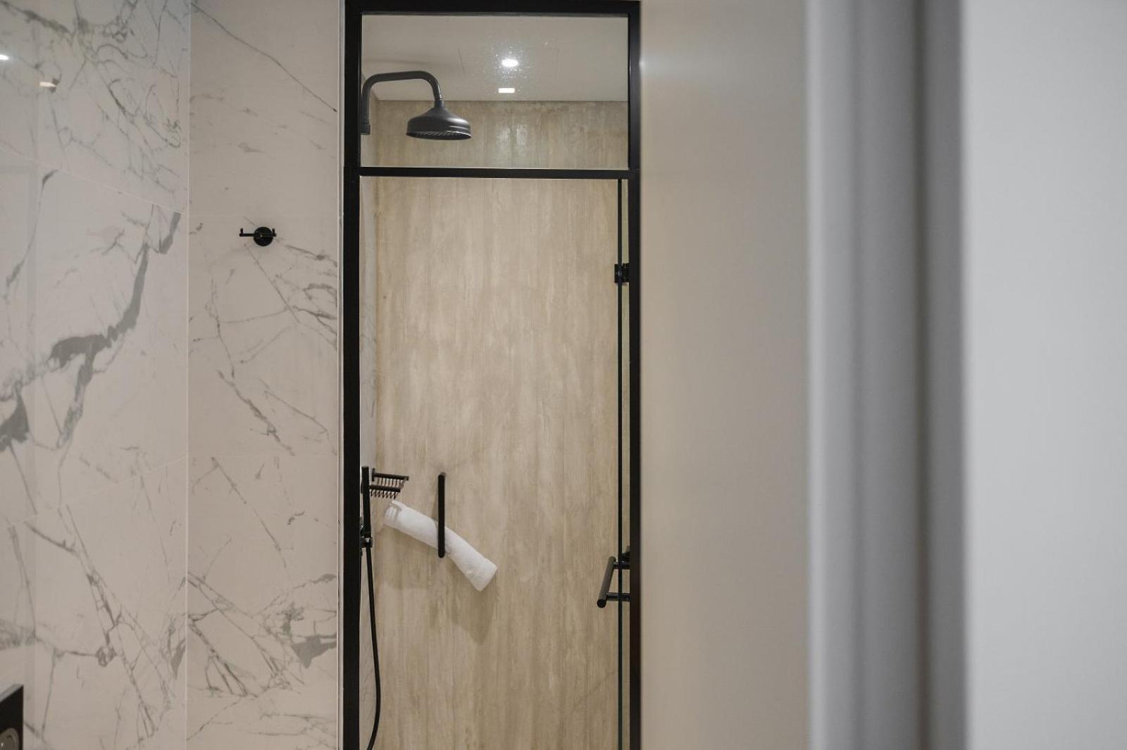 Coco-Mat Athens Jumelle Hotel Екстериор снимка A shower with a shower head